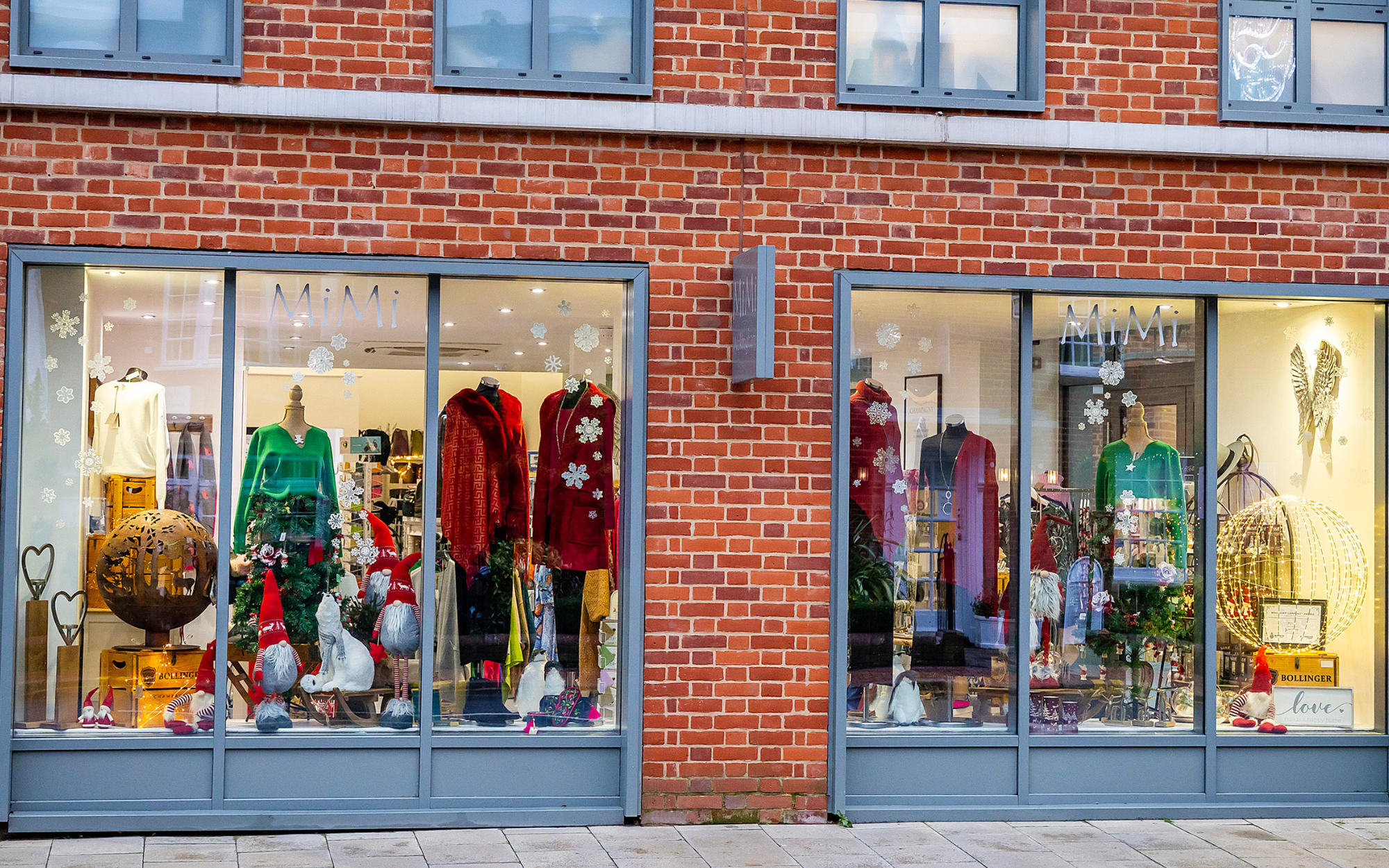 Christmas window display of MiMi