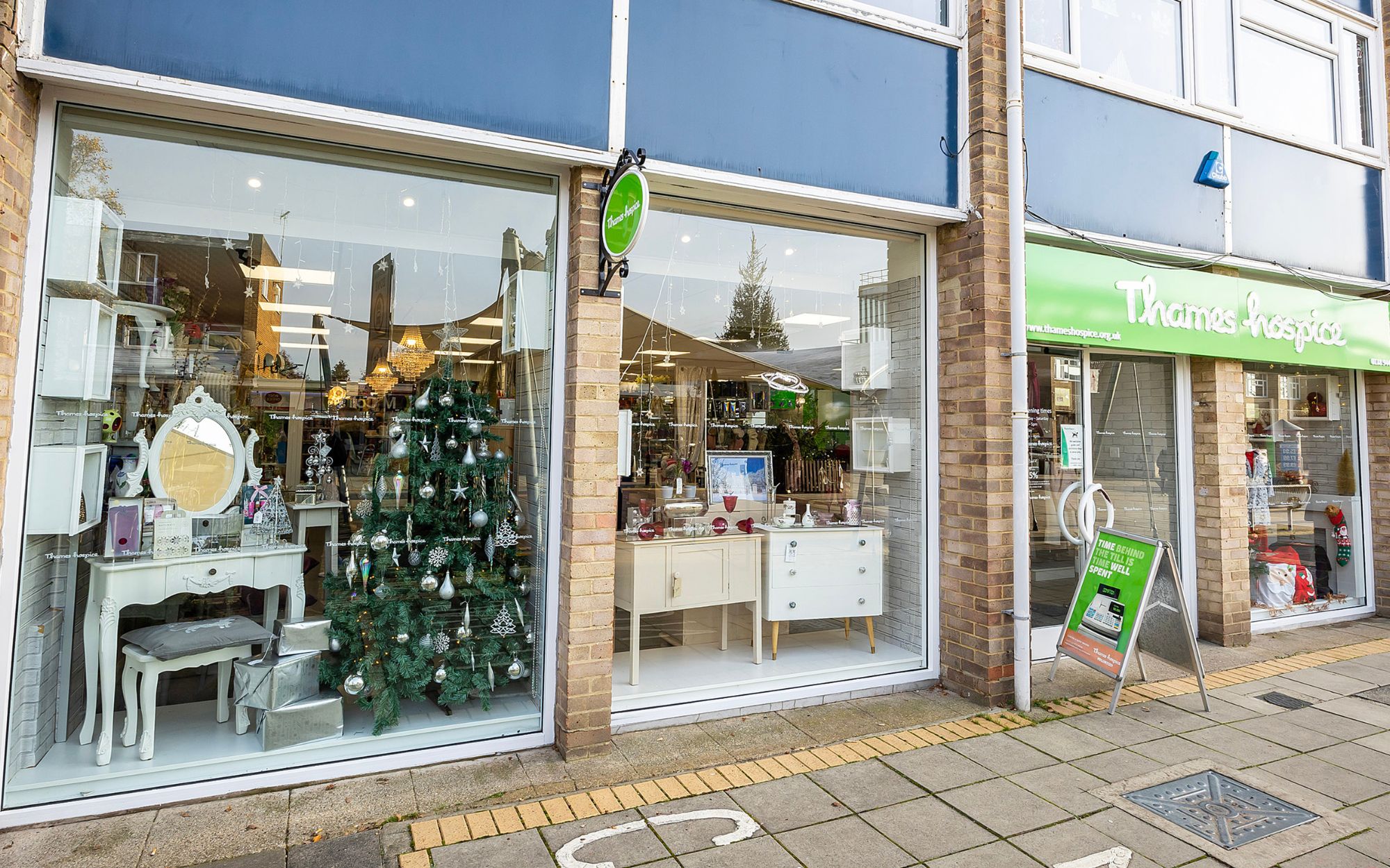 Christmas window display of Thames Hospice