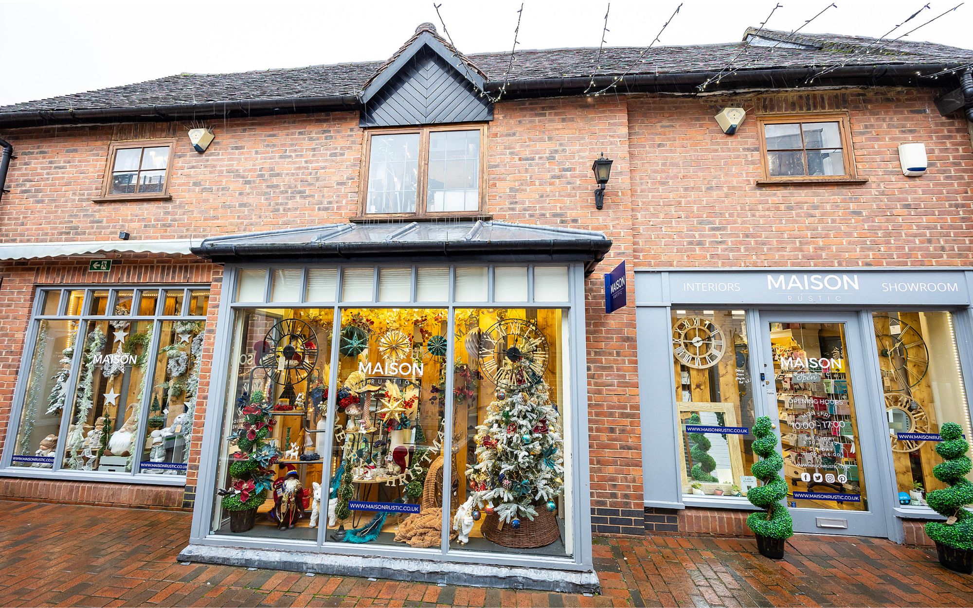 Christmas window display of Maison Rustic