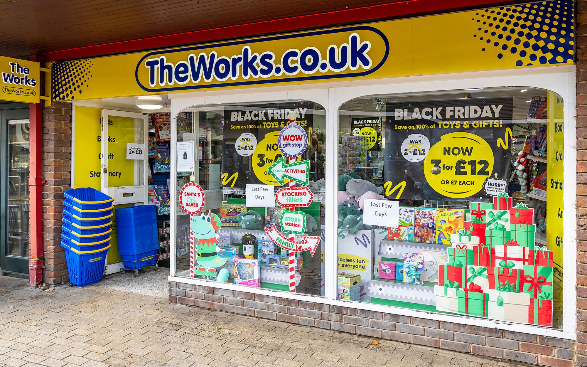 Christmas window display of The Works